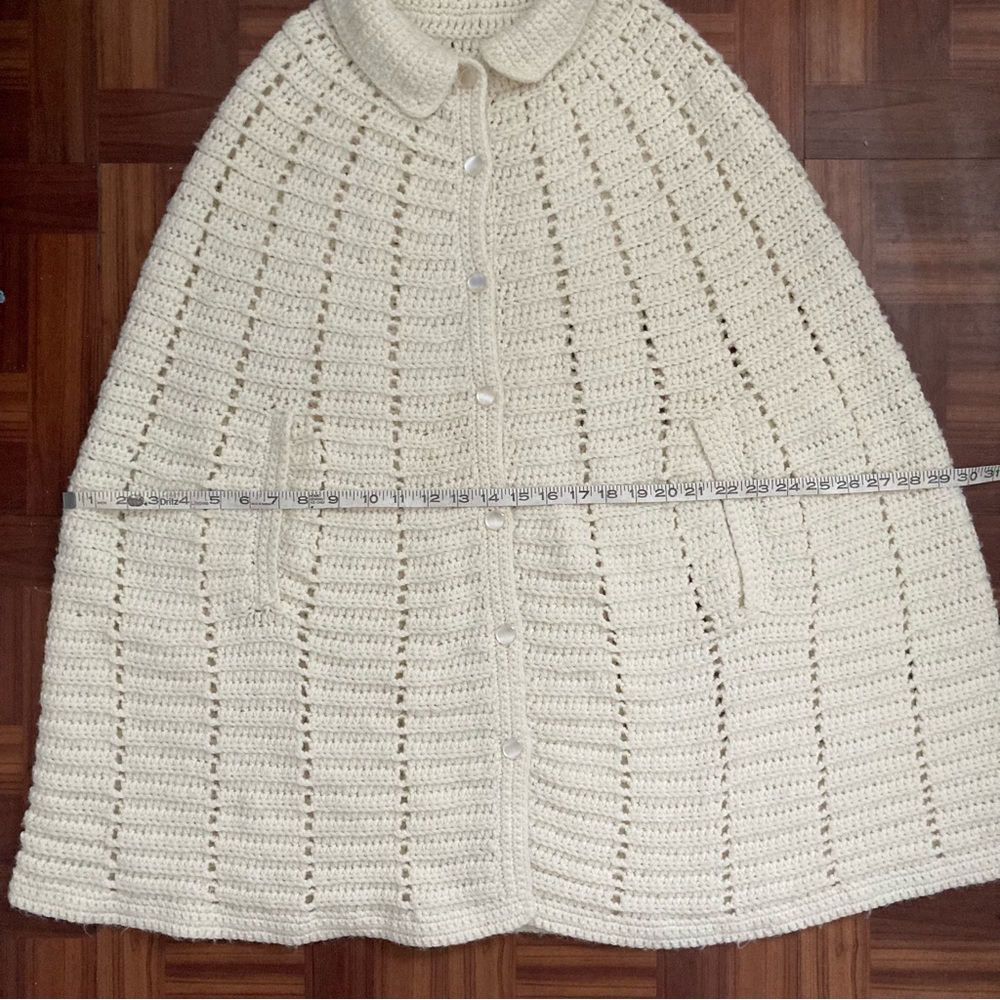 Vintage 1960s Hand-Knitted Button Down Sweater Cape Poncho Cream White - Picture 9 of 10